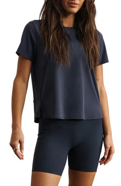 Rhone Serene Performance T-shirt In Blue