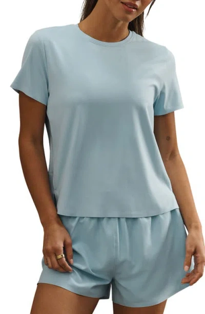 Rhone Serene Performance T-shirt In Blue