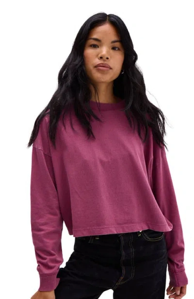 Richer Poorer The Relaxed Crop Long Sleeve Tee In Burgundy