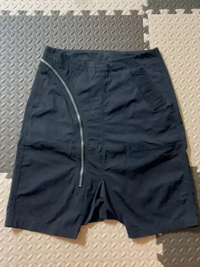 Pre-owned Rick Owens Diagonal Zipper Shorts In Black