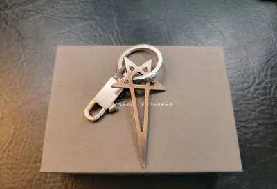 Pre-owned Rick Owens New Pentagram Pendant / Keychain In Silver
