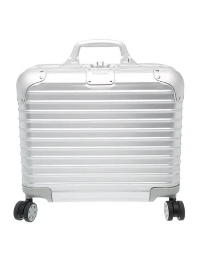 Pre-owned Rimowa Hard-shell Rolling Suitcase In Silver