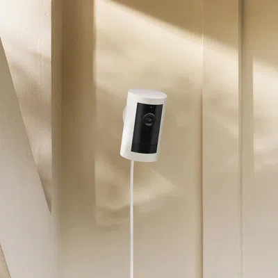 Ring Outdoor Cam Plus Plug-in Black