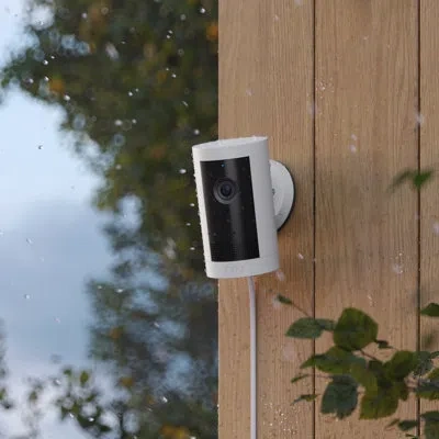 Ring Outdoor Cam Plus Plug-in - White