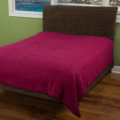 Rizzy Home Corinna Matelasse Single Reversible Quilt In Raspberry
