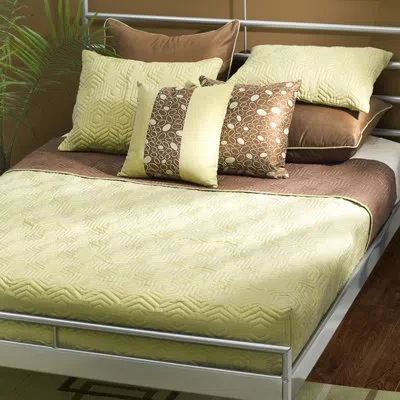 Rizzy Home Damzel Reversible Quilt Set