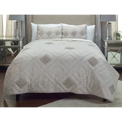 Rizzy Home Eva Single Quilt In Beige