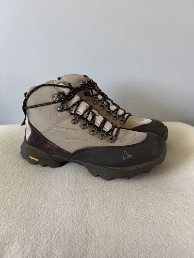 Pre-owned Roa Andreas Strap Boots In Taupe
