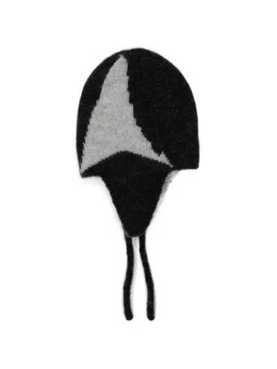 Roa Bonnet Beanie In Black