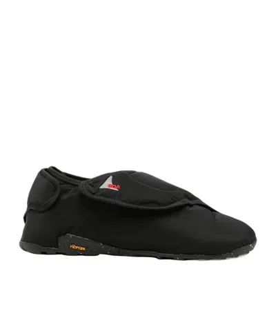 Roa Round-toe Casual Shoes In Black