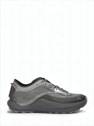 Roa Streamlined Grey Sneakers With Cushioned Sole In Black