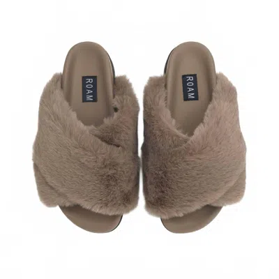 Roam Women's Cloud Faux Fur Slipper In Nude Tonal In Brown