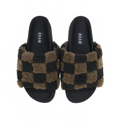 Roam Women's Fuzzy Checker Slider In Black/brown
