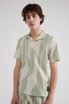 ROARK RUN AMOK BLESS UP SHORT SLEEVE TRAIL SHIRT TOP IN OLIVE, MEN'S AT URBAN OUTFITTERS