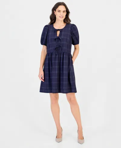 Robbie Bee Petite Candlelight Peach Crewneck Short-sleeve Dress With Pockets In Navy