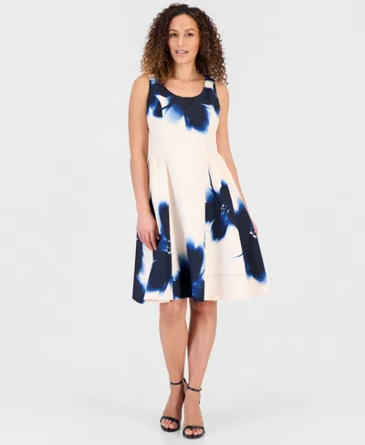 Robbie Bee Petite Printed Scoop-neck Sleeveless Dress In Cream Navy