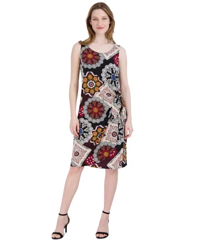 Robbie Bee Petite Round-neck Printed Sarong-style Dress In Blk,red,mu