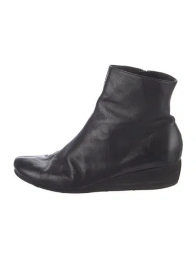 Pre-owned Robert Clergerie Leather Boots In Black