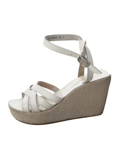 Pre-owned Robert Clergerie Leather Cutout Accent Sandals In White