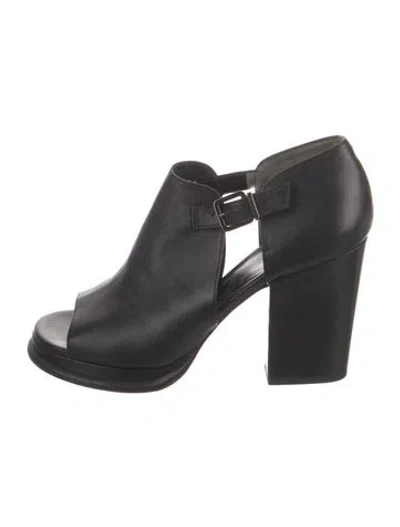 Pre-owned Robert Clergerie Leather D'orsay Pumps In Black
