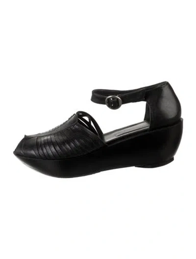 Pre-owned Robert Clergerie Leather Pumps In Black