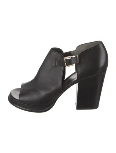 Pre-owned Robert Clergerie Leather Pumps In Black