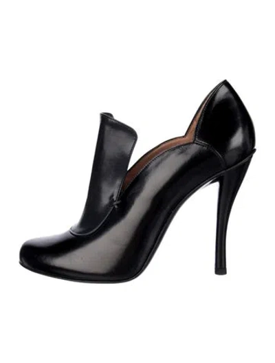 Pre-owned Robert Clergerie Leather Pumps In Black