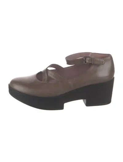 Pre-owned Robert Clergerie Leather Pumps In Brown
