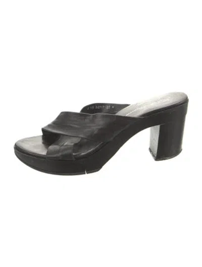 Pre-owned Robert Clergerie Leather Slides In Black