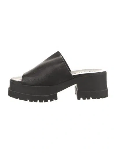 Pre-owned Robert Clergerie Leather Slides In Black