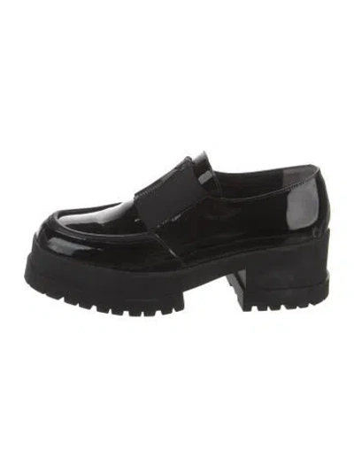 Pre-owned Robert Clergerie Patent Leather Oxfords In Black