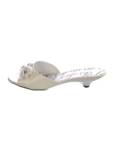 Pre-owned Robert Clergerie Patent Leather Printed Slides In Neutral
