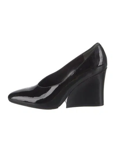 Pre-owned Robert Clergerie Patent Leather Pumps In Black