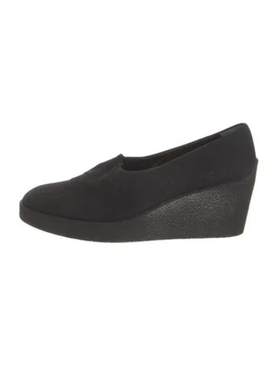 Pre-owned Robert Clergerie Pumps In Black