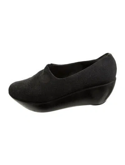 Pre-owned Robert Clergerie Pumps In Black