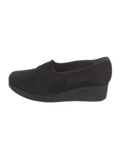 Pre-owned Robert Clergerie Suede Loafers In Black