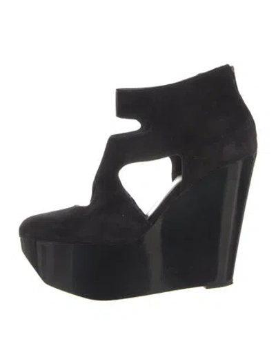 Pre-owned Robert Clergerie Suede Pumps In Black