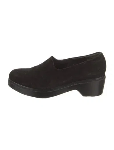 Pre-owned Robert Clergerie Suede Pumps In Black