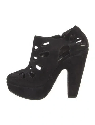 Pre-owned Robert Clergerie Suede Pumps In Black