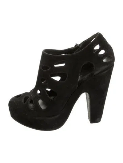 Pre-owned Robert Clergerie Suede Pumps In Black