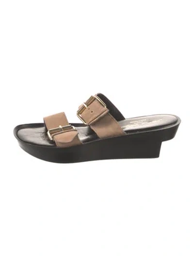 Pre-owned Robert Clergerie Suede Slides In Neutral
