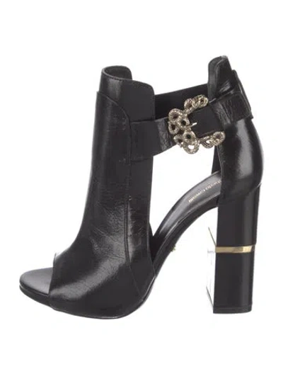 Pre-owned Roberto Cavalli Leather Pumps In Black