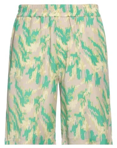 Roberto Collina Man Shorts & Bermuda Shorts Green Size 32 Viscose