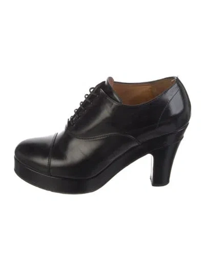 Pre-owned Rochas Interlocking Cc Logo Leather Pumps In Black