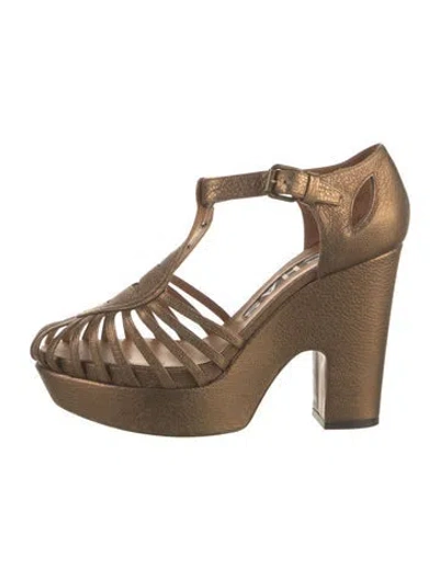 Pre-owned Rochas Leather T-strap Sandals In Gold