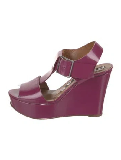 Pre-owned Rochas Patent Leather T-strap Sandals In Purple