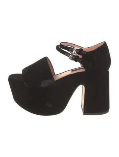 Pre-owned Rochas Velvet Ruffle Embellishment Pumps In Black