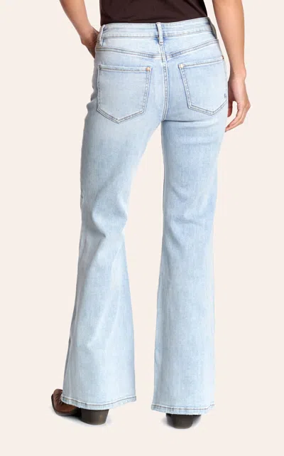 Rockin' C Women's Light Wash Mid Rise Flare Jeans