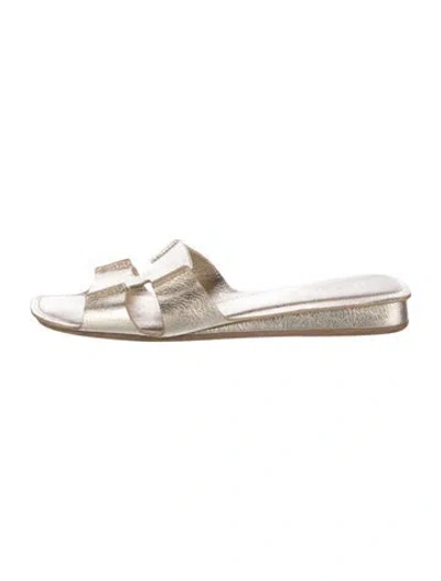 Pre-owned Rodo Leather Slides In Gold