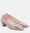 Roger Vivier Belle Vivier 45 Metal Buckle Pumps In Patent Leather In Dusty Rose